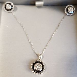People's 10K Diamond Necklace a d Earrimg Set